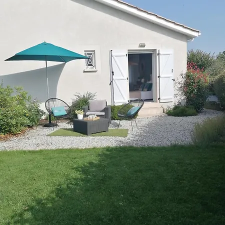 לינה וארוחת בוקר Chez Prunette