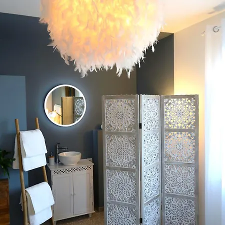 לינה וארוחת בוקר Chez Prunette 3*